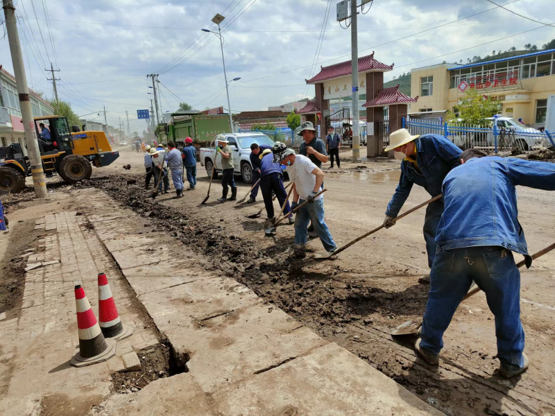 情系家鄉(xiāng)為人民 抗洪救災(zāi)勇?lián)?dāng)&mdash;&mdash;物產(chǎn)工投公司黨員干部、團員青年奔赴災(zāi)區(qū)第一線搶險救災(zāi)