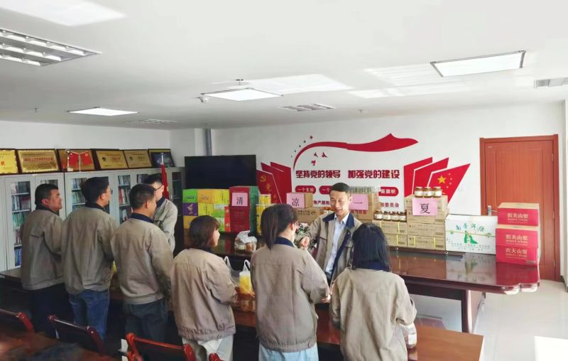 情系職工，夏送清涼&mdash;&mdash;朝物開投公司開展夏日送清涼活動(dòng)