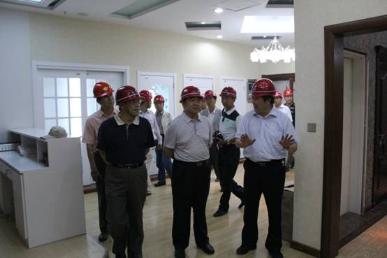 青海省經(jīng)濟委員會黨組書記、主任，省國資委  黨委副書記、副主任吳海昆實地考察物產(chǎn)集團重點項目