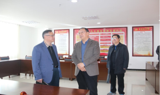 省委常委、省總工會(huì)主席馬吉孝等一行蒞臨青海物產(chǎn)集團(tuán)公司視察，調(diào)研指導(dǎo)道路貨運(yùn)企業(yè)建會(huì)、貨運(yùn)司機(jī)入會(huì)等工作