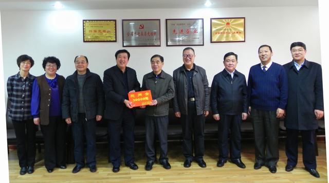 省委常委、副省長(zhǎng)駱玉林慰問(wèn)物產(chǎn)集團(tuán)