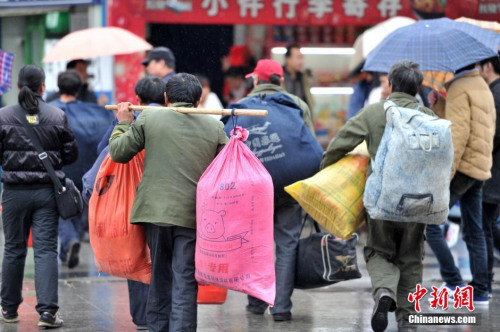 聚焦春節(jié)&ldquo;恐歸族&rdquo;：近鄉(xiāng)情怯，恐懼何來？(圖)